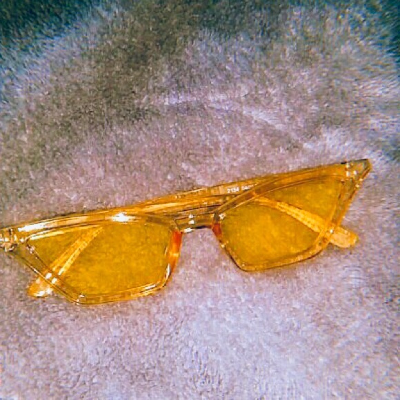 Last 1 NWT Retro slim cat eye 90s sunglasses 😊💕 - Picture 2 of 6